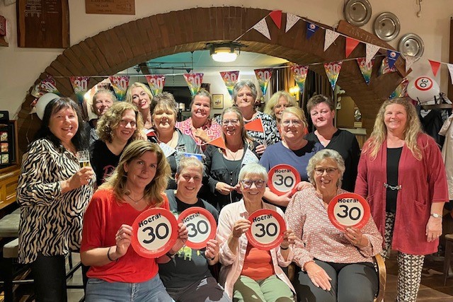 Vrouwenbiljartclub Touché viert 30-jarig bestaan
