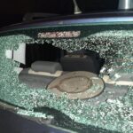 Autoruit kapot gegooid aan de Hegedyk