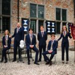 Friese Groninger studenten poseren bij het Poptaslot